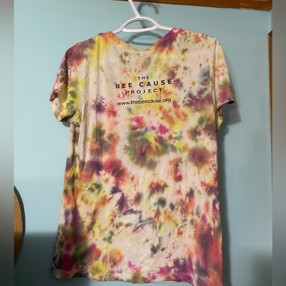 Bee Tee 🌻🌻4 for $25 bundle🌻🌻 - Picture 7 of 8